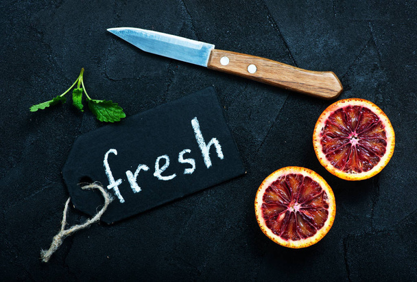 citrus fruit on a table and word fresh  - Foto, imagen