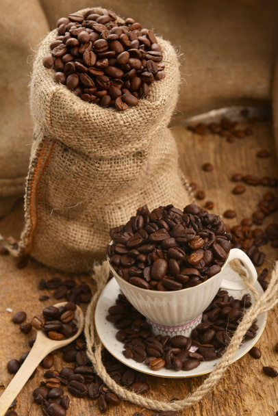Coffee beans and cup - Valokuva, kuva