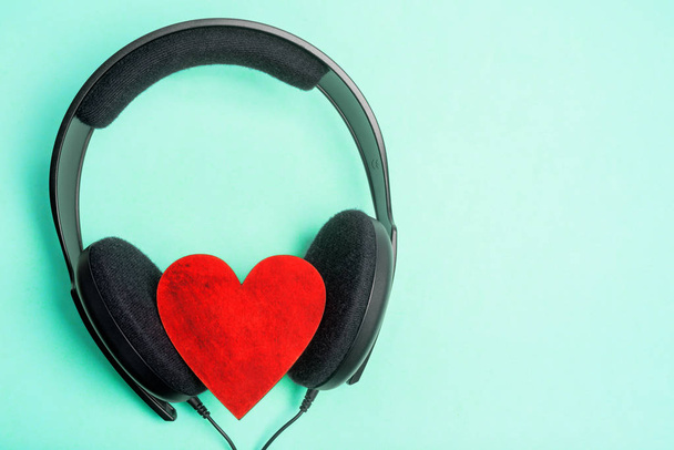 Headphones heart wood - Photo, Image
