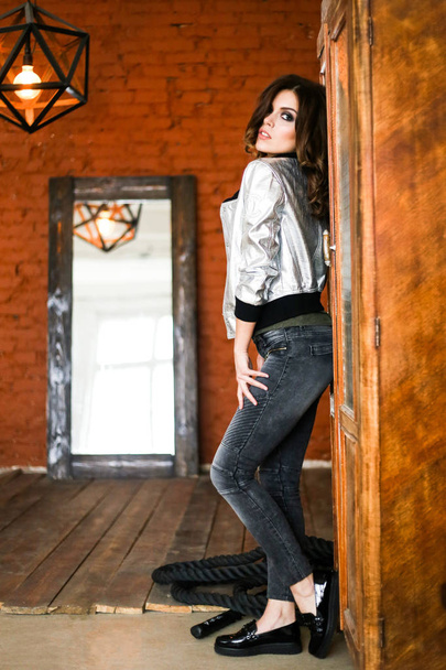 Girl posing in a silver jacket. The Studio photos. r - Foto, immagini