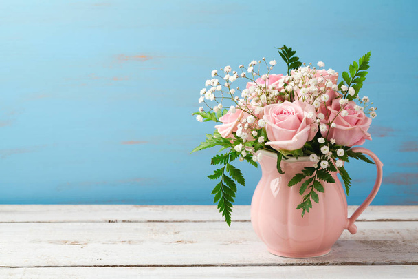 bouquet in pink vase - Valokuva, kuva