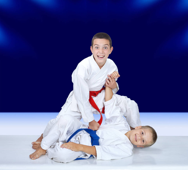 İki erkek eğitimli judo atar vardır - Fotoğraf, Görsel