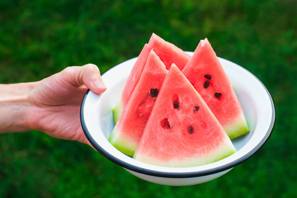 in Scheiben geschnittene reife Wassermelone - Foto, Bild