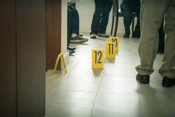 marcador de pruebas con antecedentes policiales
 - Foto, Imagen