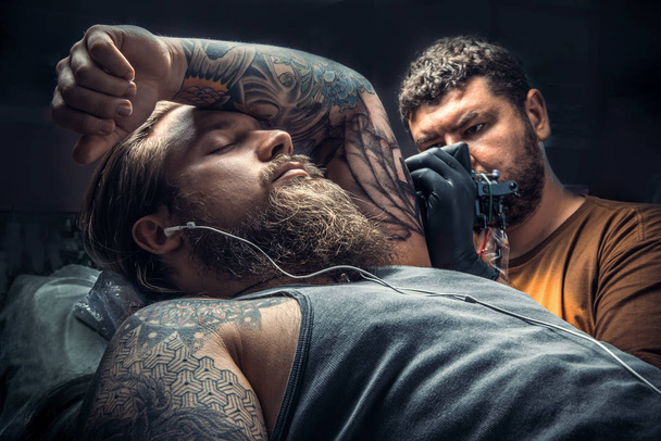 Tetováló mester teszi képek tetoválás, tetováló Studió - Fotó, kép