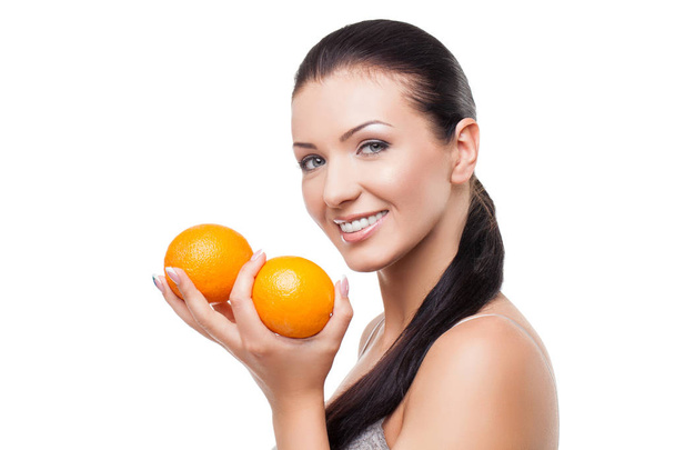 Hermosa chica con naranjas
 - Foto, imagen