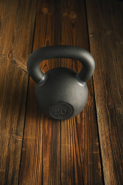 iron kettlebell on wooden background Sport equipment background  - Foto, afbeelding