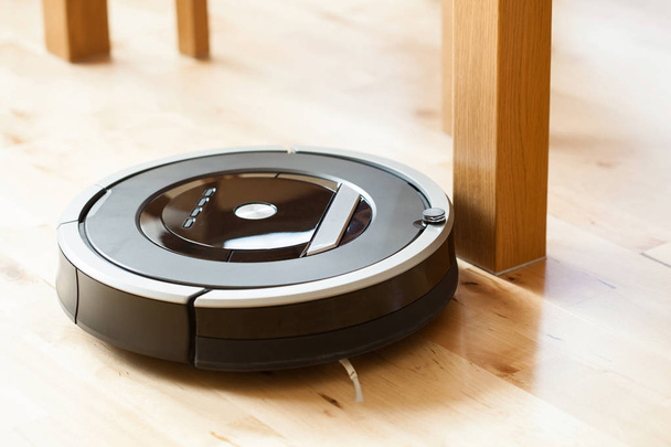 robotic vacuum cleaner on laminate wood floor smart cleaning tec - Valokuva, kuva