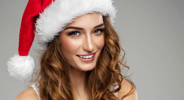 Beautiful female model wearing santa hat  - Fotó, kép