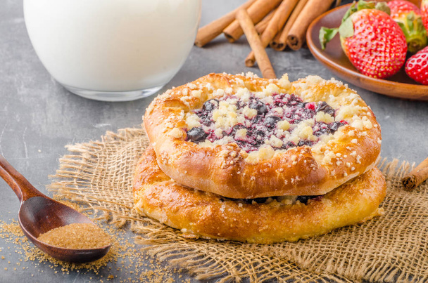 Crubmle mini pie with berries - Valokuva, kuva