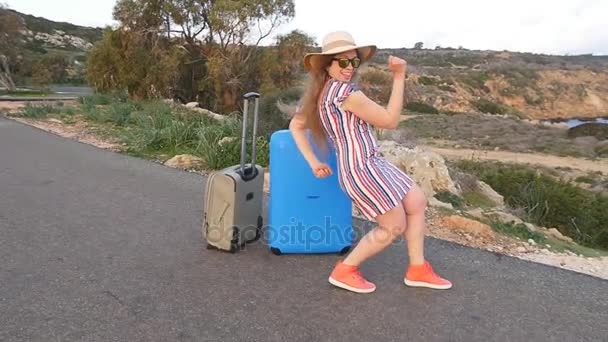 Ευτυχισμένη γυναίκα στις διακοπές - Πλάνα, βίντεο
