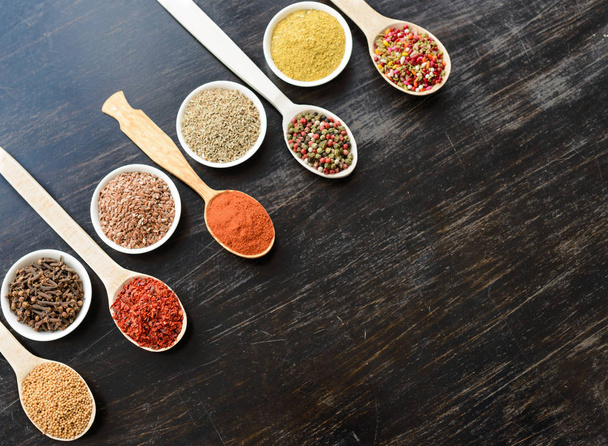 Various spices on wooden spoons - Foto, afbeelding