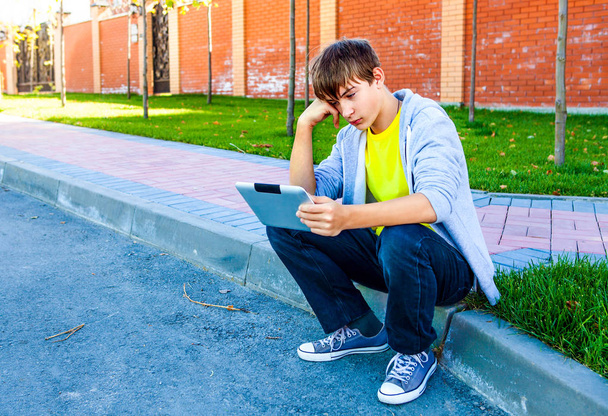 Teenager with Tablet Computer - Foto, immagini