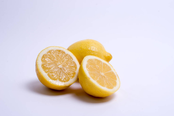 Two lemons isolated on white - Fotografie, Obrázek