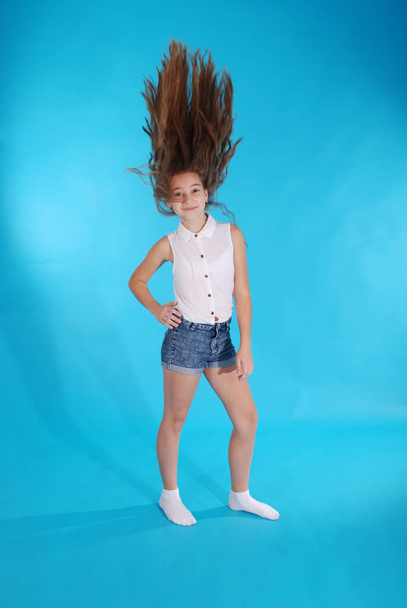 Young girl throws up her hair - Φωτογραφία, εικόνα