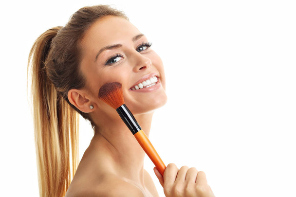 t woman with the makeup brush - Foto, imagen