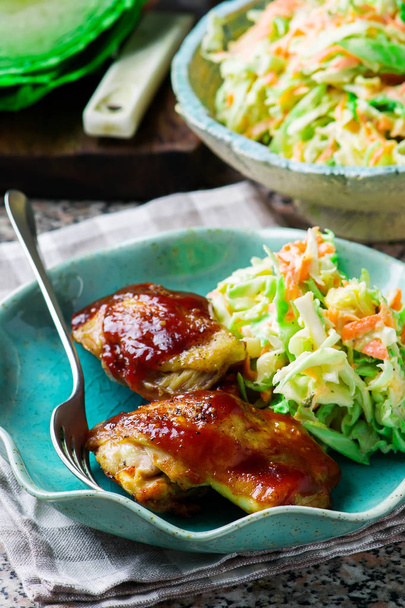 BBQ Chicken in the Microwave, With Coleslaw. - Фото, изображение
