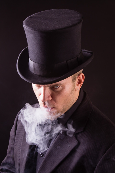 喫煙の紳士 - 写真・画像