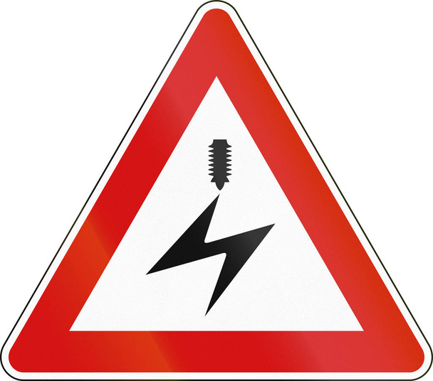 Дорожній знак, що використовується в Мальта - накладні лінії електропередач - Фото, зображення