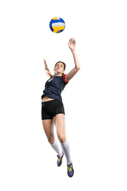 Женщина-волейболистка бьет по мячу
 - Фото, изображение