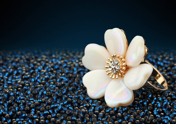 jewelry ring with nacre on blue beads with copy-space - Foto, Imagem