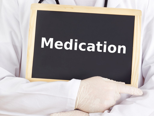 Doctor shows information: medication - Fotoğraf, Görsel