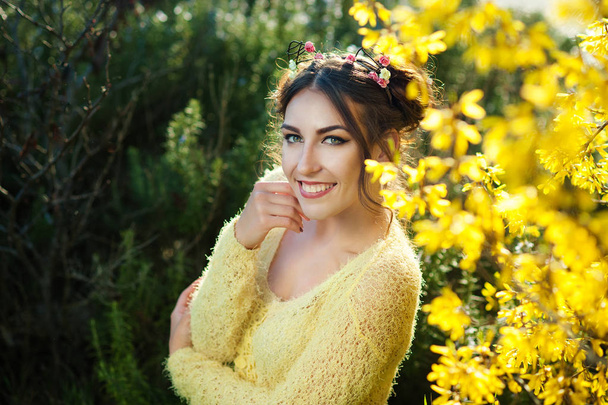 Young beautiful smiling woman in flower headband on head - Foto, afbeelding