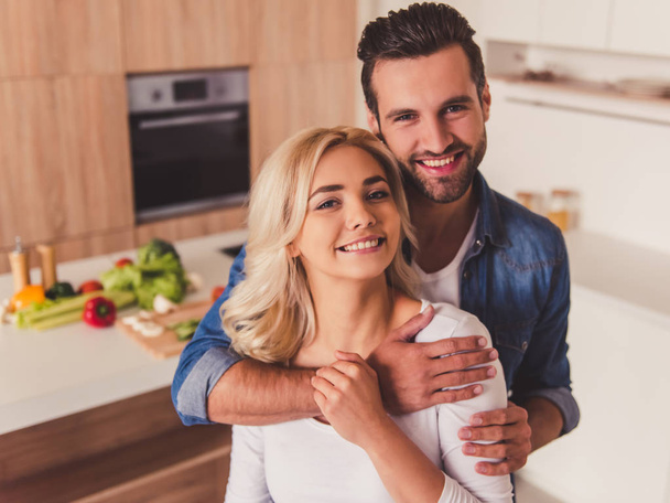 Couple in kitchen - Foto, imagen