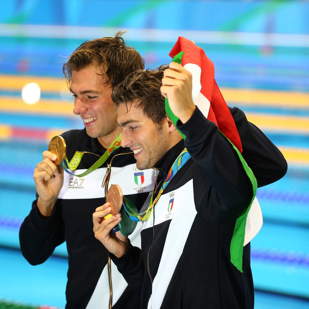Olympic champion Gregorio Paltrinieri (L)  and Gabriele Detti of Italy during medal presentation at the men's 1500 metre freestyle of  Rio 2016 Olympic Games  - Foto, Bild