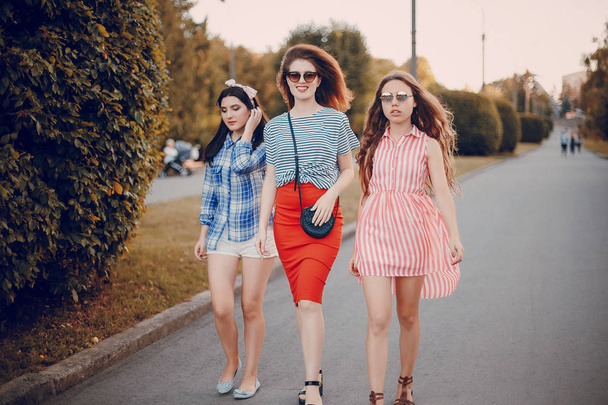 Three girls on a walk - Valokuva, kuva