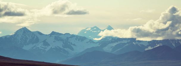 Montagnes pittoresques de l'Alaska
  - Photo, image