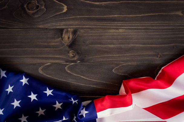 Bandeira dos EUA em fundo de parede de madeira e textura com espaço
 - Foto, Imagem