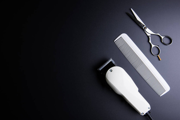 Стильний Professional ножиці, білий гребінець та білий обирати - Фото, зображення