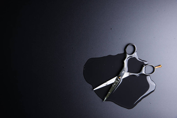 Κομψή επαγγελματική Κομμωτήριο Ψαλίδι, μαλλιά κοπής μαύρο πίσω - Φωτογραφία, εικόνα