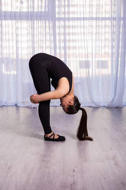 Woman stretching in the studio - Фото, изображение