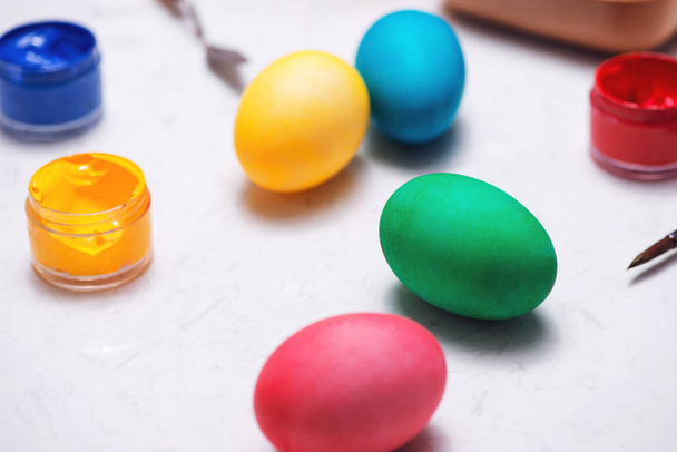 Coloridos huevos de Pascua - Foto, imagen