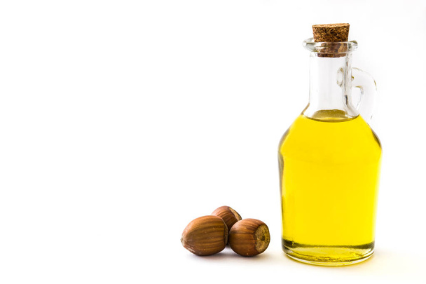Hazelnuts масло изолированы на белом фоне
 - Фото, изображение