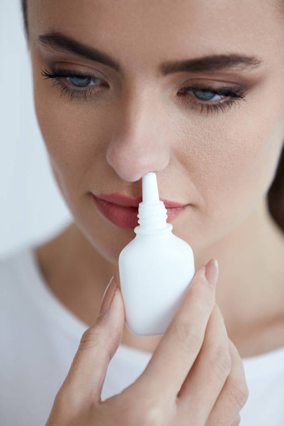 Beautiful Woman With Flu Or Cold Using Nasal Spray - Foto, Imagen