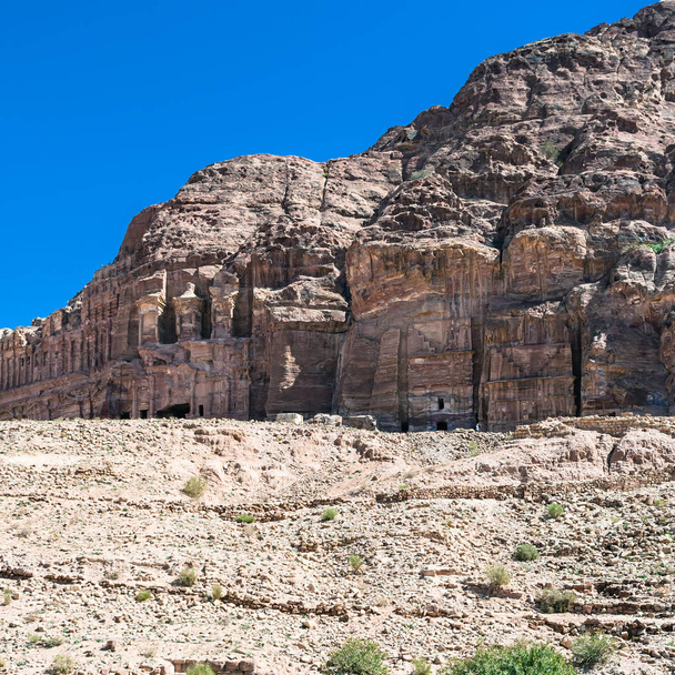 vista delle tombe reali nella città di Petra
 - Foto, immagini