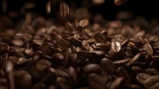 Video fallender Kaffeebohnen in echter Zeitlupe 1000fps - Filmmaterial, Video