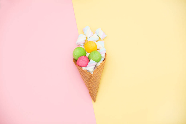 marshmallows in waffle cone  - Fotografie, Obrázek