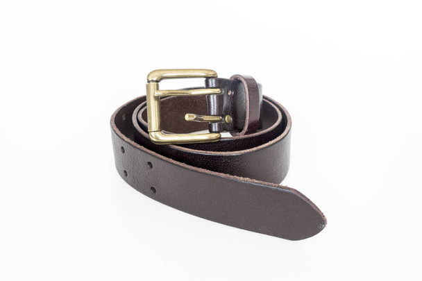Cinturón de cuero marrón aislado en blanco
  - Foto, Imagen