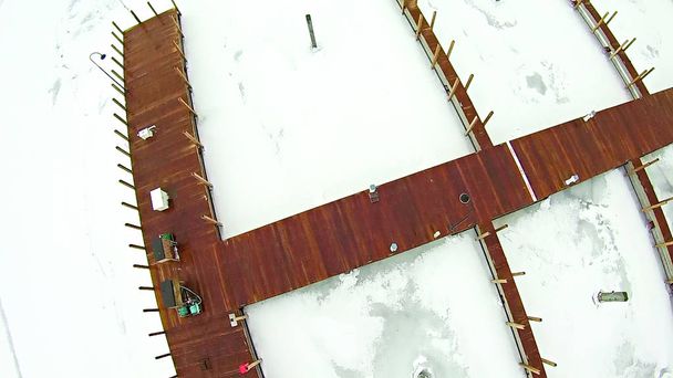 ペトスキー ウォーター フロントのマリーナ近くミシガン湖に凍結 - 写真・画像