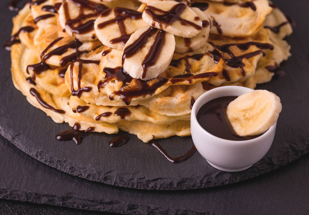 Belgium waffles with banana and hot chocolate - Foto, afbeelding