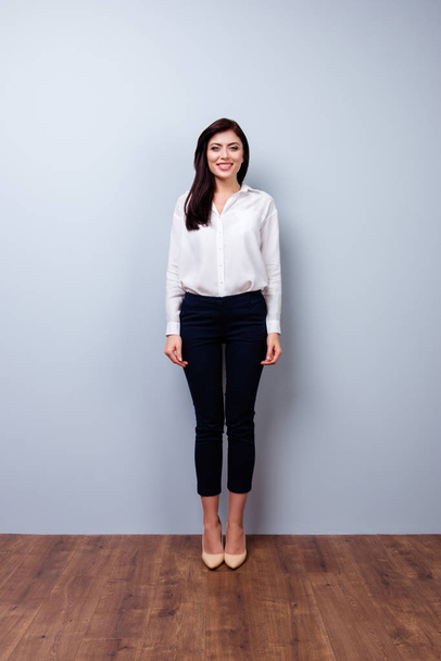 Full-length photo of front view of young confident businesswoman - Фото, зображення