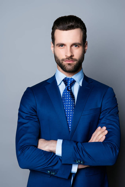 Portrait of serious fashionable handsome man in blue suit and ti - Foto, imagen