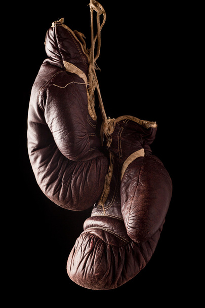 Old worn boxing gloves - Valokuva, kuva