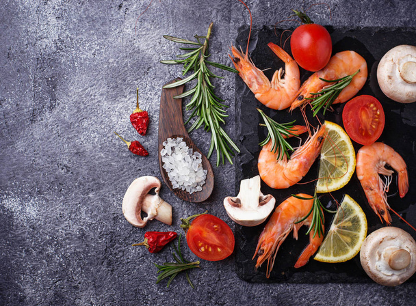 Prawns shrimps with vegetable - Fotografie, Obrázek