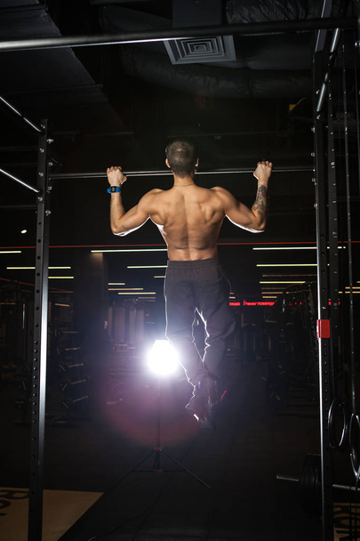 Ισχυρός άνδρας αθλητικό μοντέλο Fitness κορμού - Φωτογραφία, εικόνα