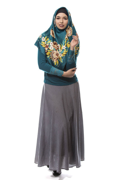 Woman in Green Hijab on White Background - Zdjęcie, obraz